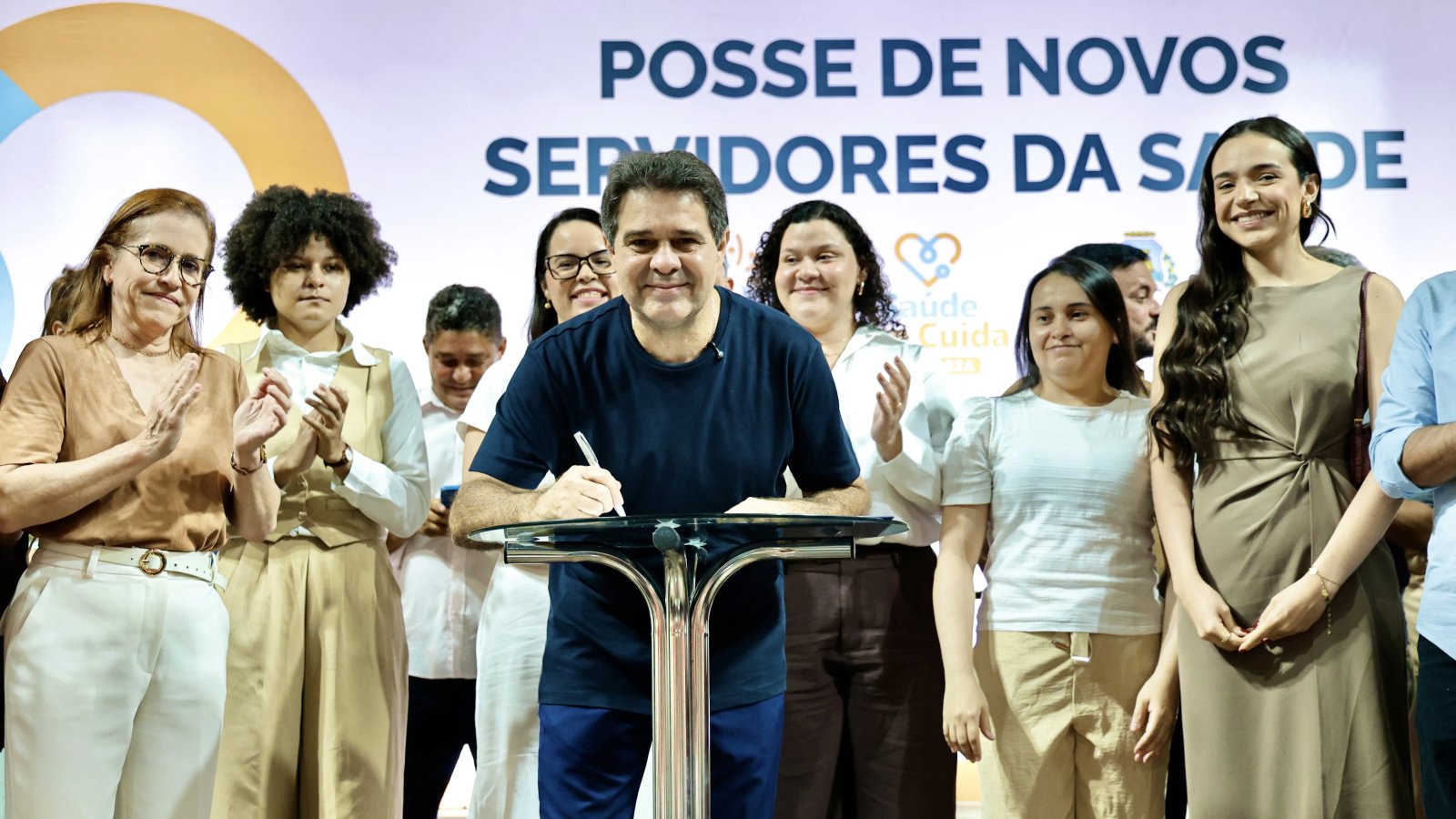 Prefeitura de Fortaleza empossa 178 novos servidores para reforçar a rede municipal de saúde